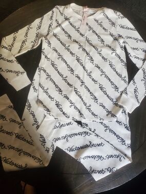 Victoria's Secret White and Black Script Lounge Thermal Set
